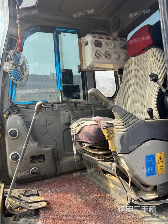 驾驶室顶部（整机外观）