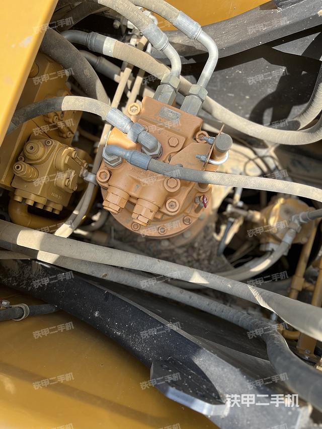 回轉(zhuǎn)馬達(dá)和主控閥（整機(jī)外觀）