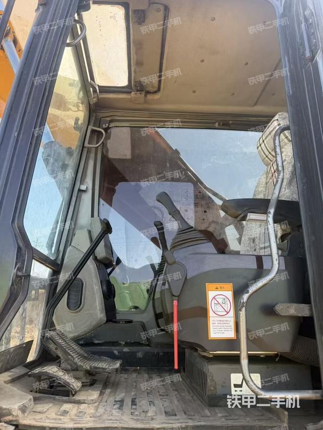 駕駛室整體（整機(jī)外觀）