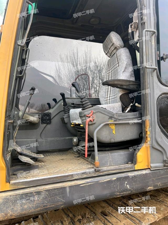 駕駛室整體（整機(jī)外觀）