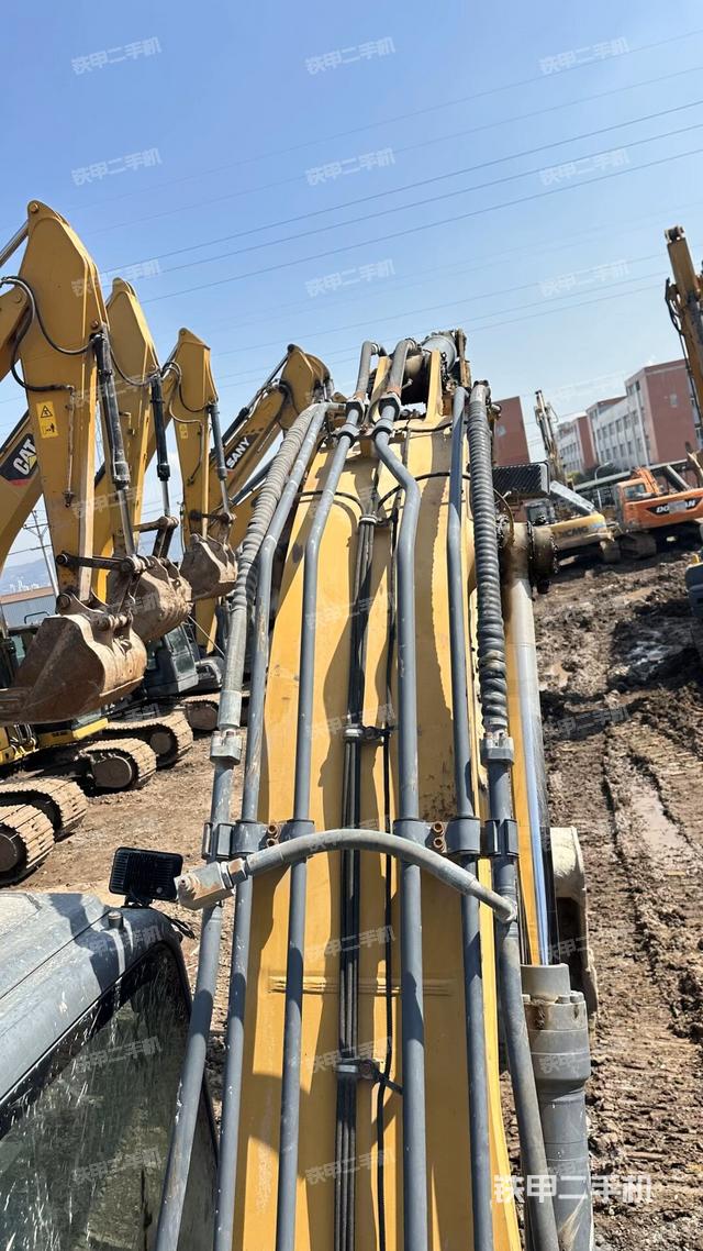 大臂背部俯視（工作和回轉(zhuǎn)裝置）