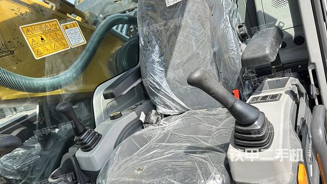 后窗玻璃角标（驾驶室部分）