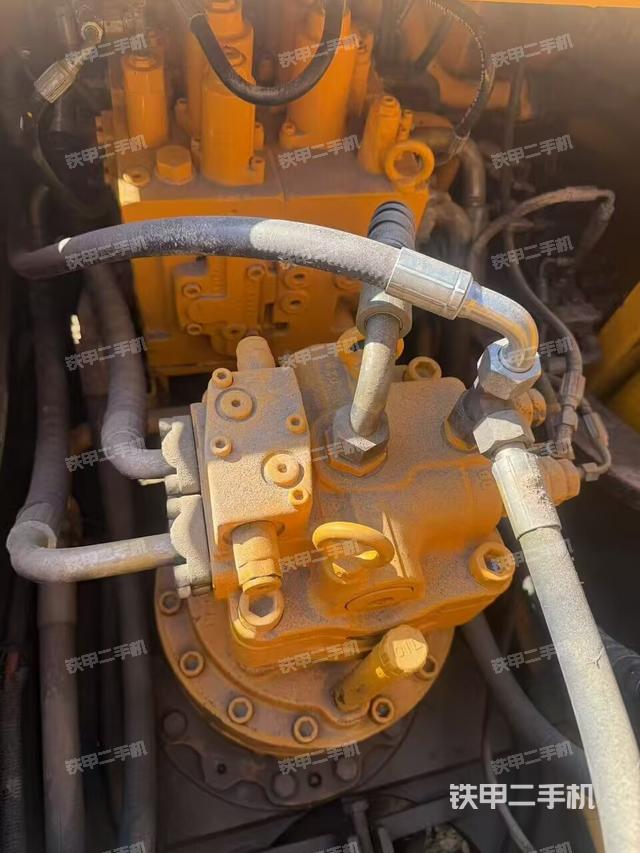 回转马达和主控阀（整机外观）