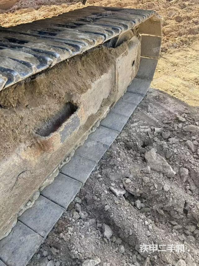 單側(cè)履帶整體（整機(jī)外觀）