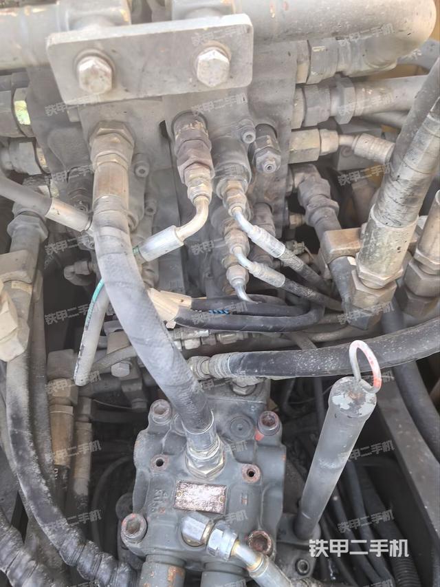 回转马达和主控阀（整机外观）