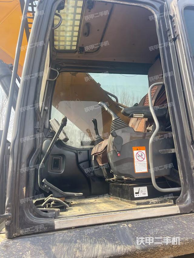 驾驶室顶部（整机外观）