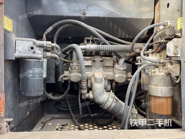 液壓泵艙室正面整體（整機(jī)外觀）