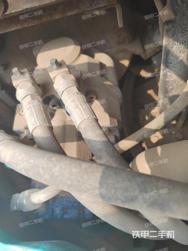 液壓泵艙室正面整體（整機(jī)外觀）