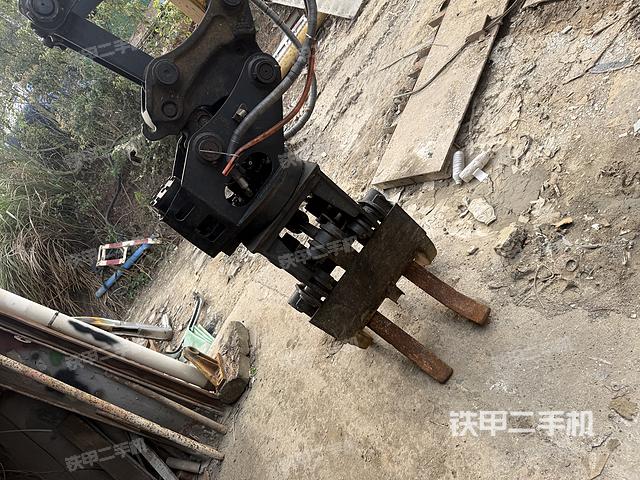 驾驶室顶部（整机外观）