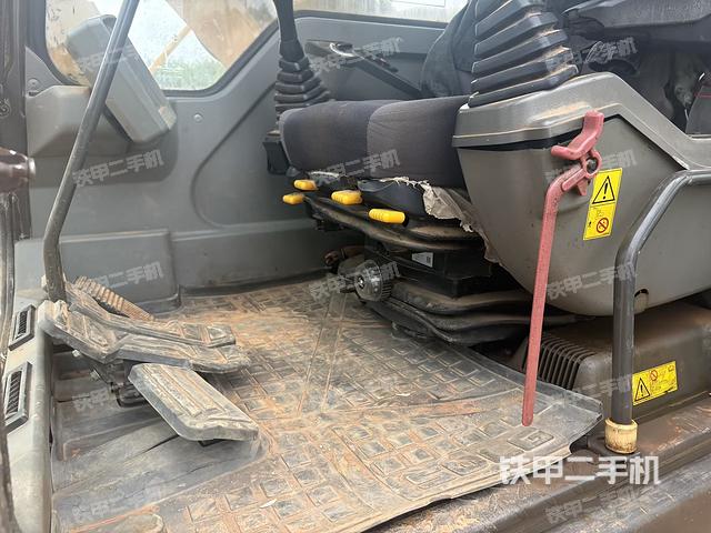 座椅左侧控制台/音响/含左手柄（驾驶室部分）