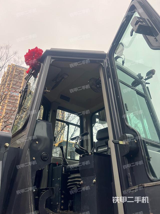 驾驶室操作台（设备外观及核心部件）