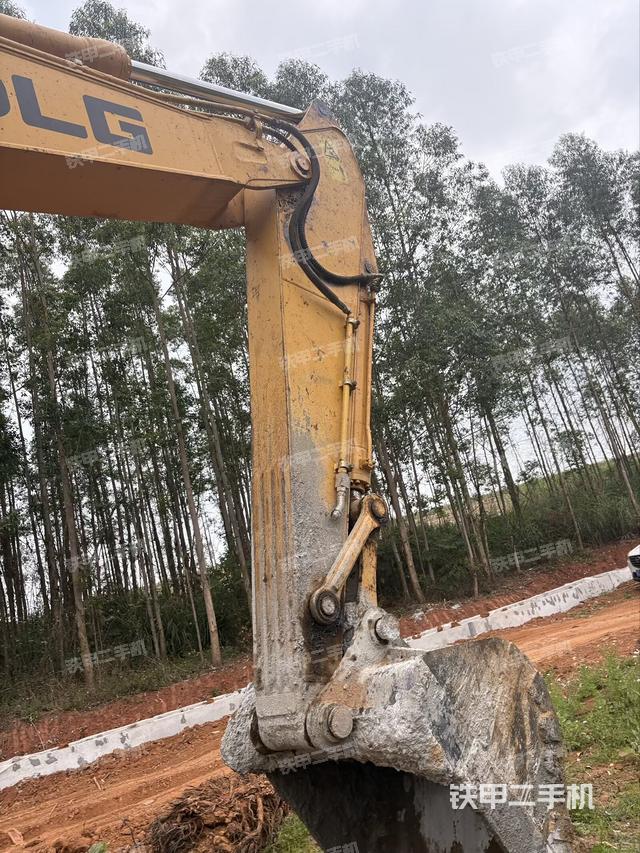 小臂整体左后（工作和回转装置）