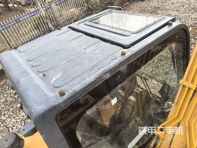 回轉(zhuǎn)馬達(dá)和主控閥（整機(jī)外觀）