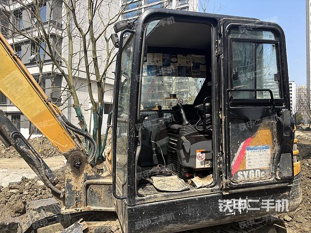 駕駛室整體（整機外觀）