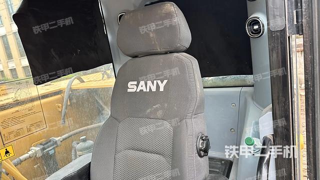 座椅左侧控制台/音响/含左手柄（驾驶室部分）