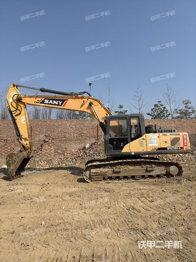 三一重工SY215C挖掘機(jī)