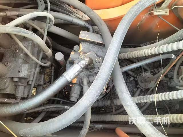 回轉(zhuǎn)馬達和主控閥（整機外觀）