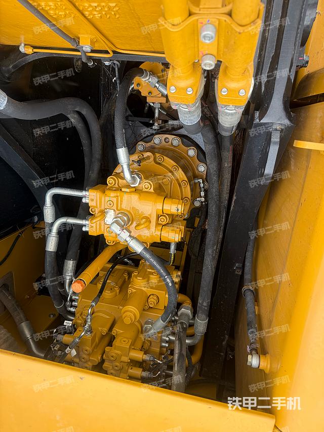 驾驶室顶部（整机外观）