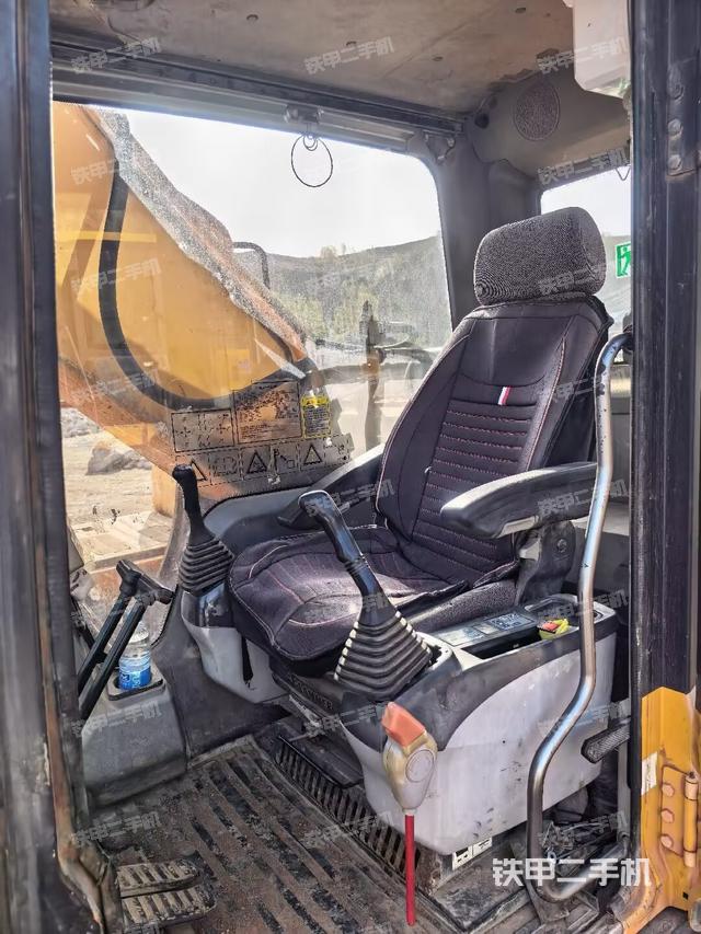 駕駛室整體（整機(jī)外觀）