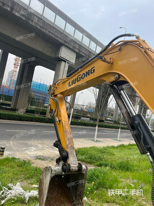 駕駛室頂部（整機(jī)外觀）