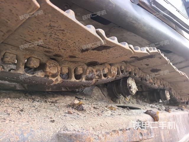 駕駛室頂部（整機外觀）