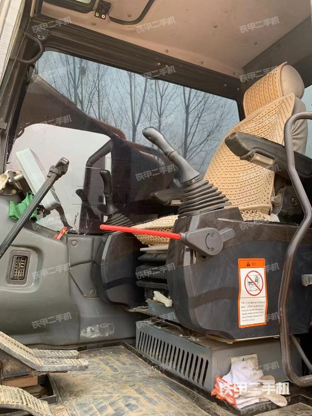 駕駛室整體（整機外觀）