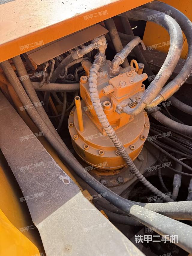 回轉(zhuǎn)馬達(dá)和主控閥（整機(jī)外觀）