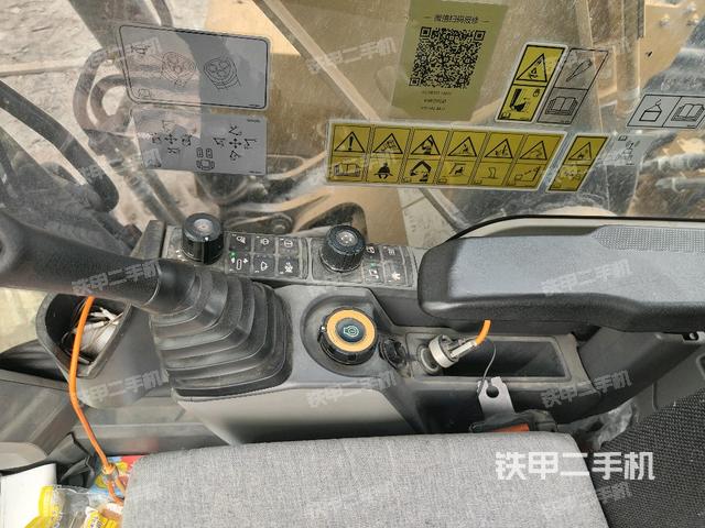 座椅右側(cè)控制臺(tái)/鑰匙門/油門/含右手柄（駕駛室部分）