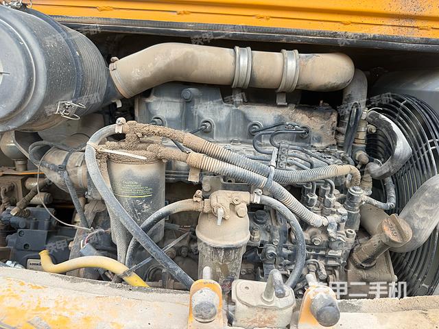 回轉(zhuǎn)馬達(dá)和主控閥（整機(jī)外觀）