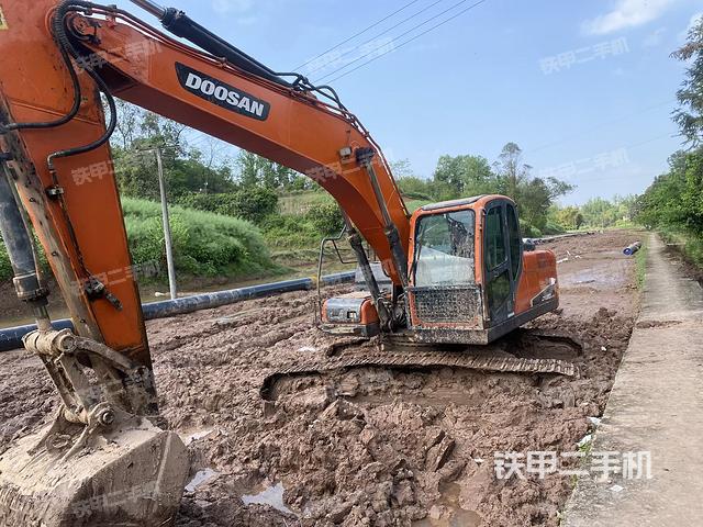斗山DX220LC-9C挖掘机