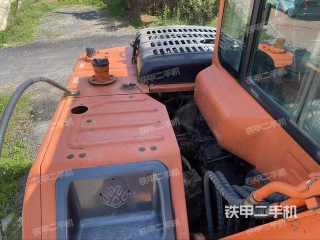 駕駛室頂部（整機(jī)外觀）