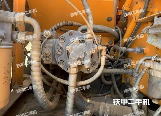液压泵舱室正面整体（整机外观）