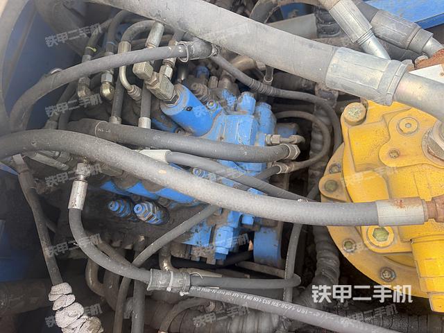 回轉馬達和主控閥（整機外觀）