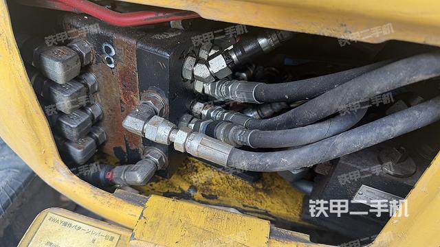 液压泵舱室正面整体（整机外观）