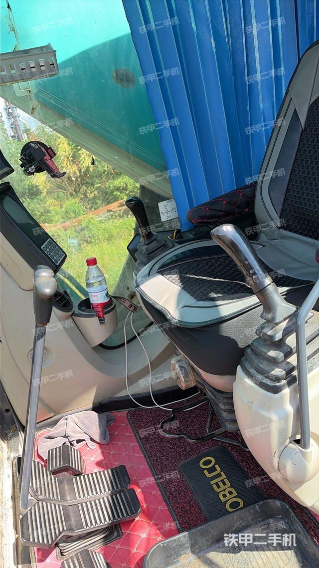 驾驶室整体（整机外观）