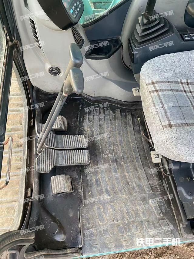 驾驶室整体（整机外观）