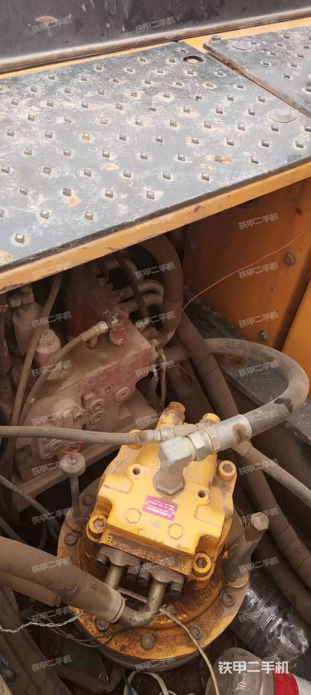 回转马达和主控阀（整机外观）