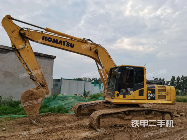 小松PC240LC-8M0挖掘机