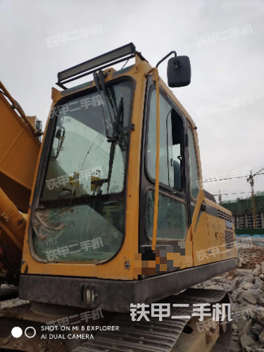 驾驶室左前45度(驾驶室部分) 驾驶室左前45度(驾驶室部分)