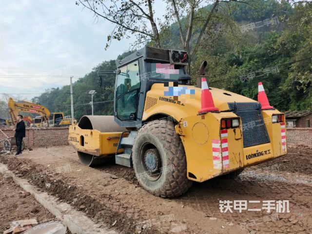 整機(jī)左側(cè)(設(shè)備外觀及核心部件) 整機(jī)左側(cè)(設(shè)備外觀及核心部件)