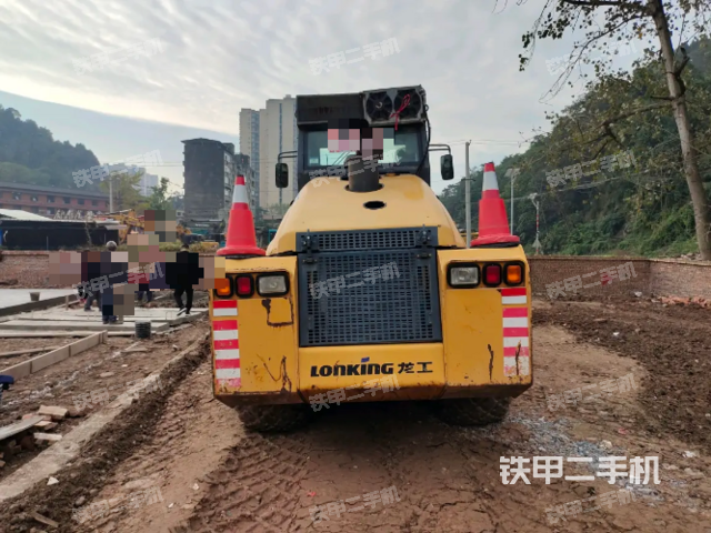 整機(jī)右后45°(設(shè)備外觀及核心部件) 整機(jī)右后45°(設(shè)備外觀及核心部件)