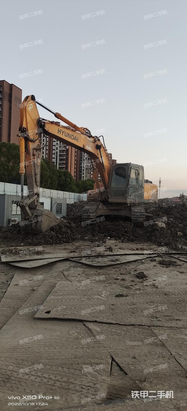 现代R215-7挖掘机