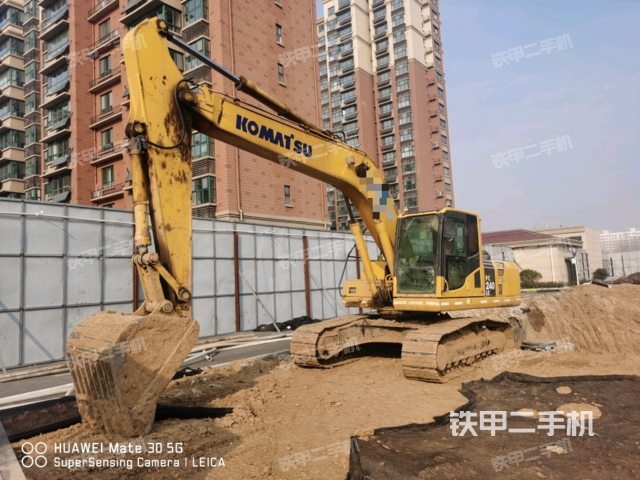 小松PC220-8挖掘机