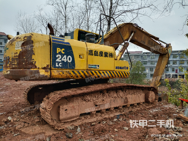 小松PC220-8挖掘机