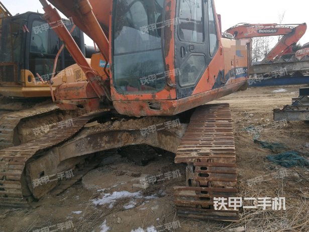 斗山DH225LC-7挖掘机