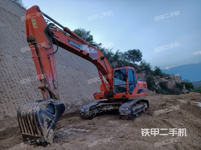 斗山DH225LC-7挖掘机