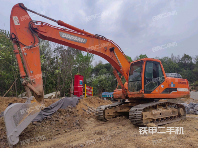 斗山DH215-9E挖掘机