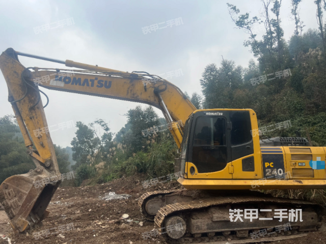 小松PC220-8M0挖掘机
