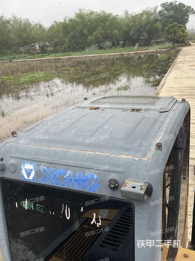 驾驶室顶部（整机外观）