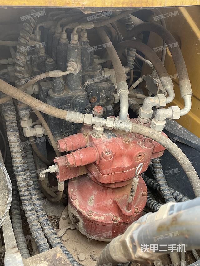 回转马达和主控阀（整机外观）